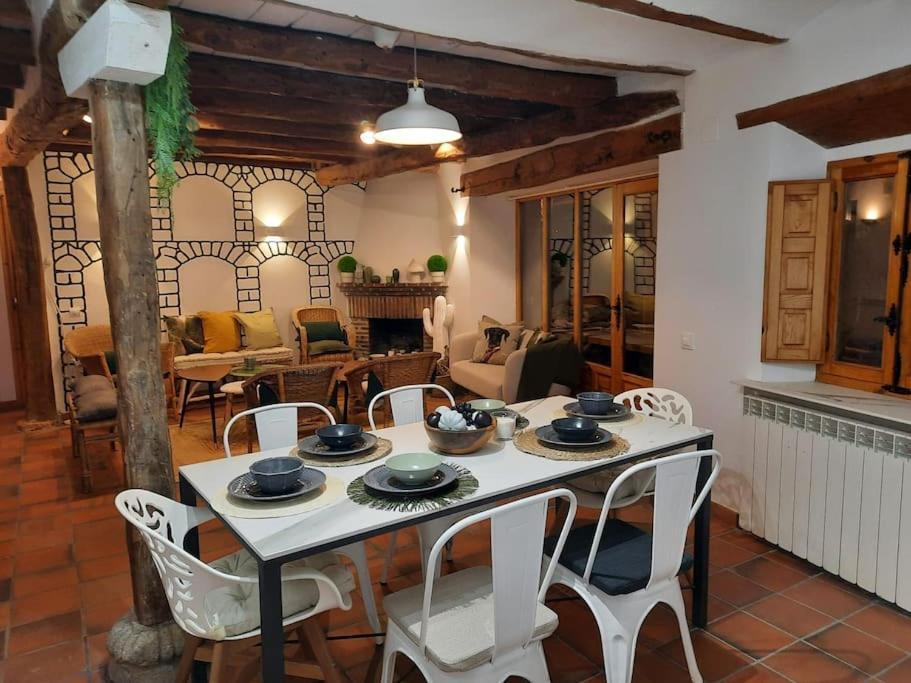 Casa Florentino Casa Centenaria Torre Val De San Pedro Eksteriør billede